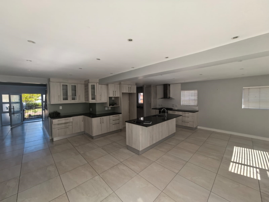 4 Bedroom Property for Sale in Somerset Country Estate Western Cape